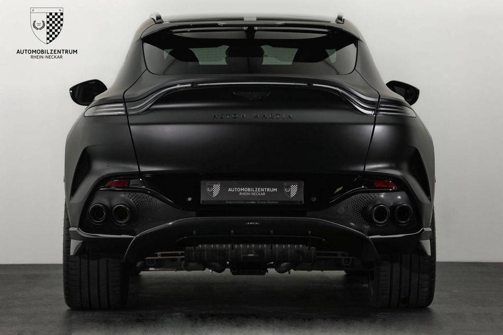 Aston Martin DBX 2024