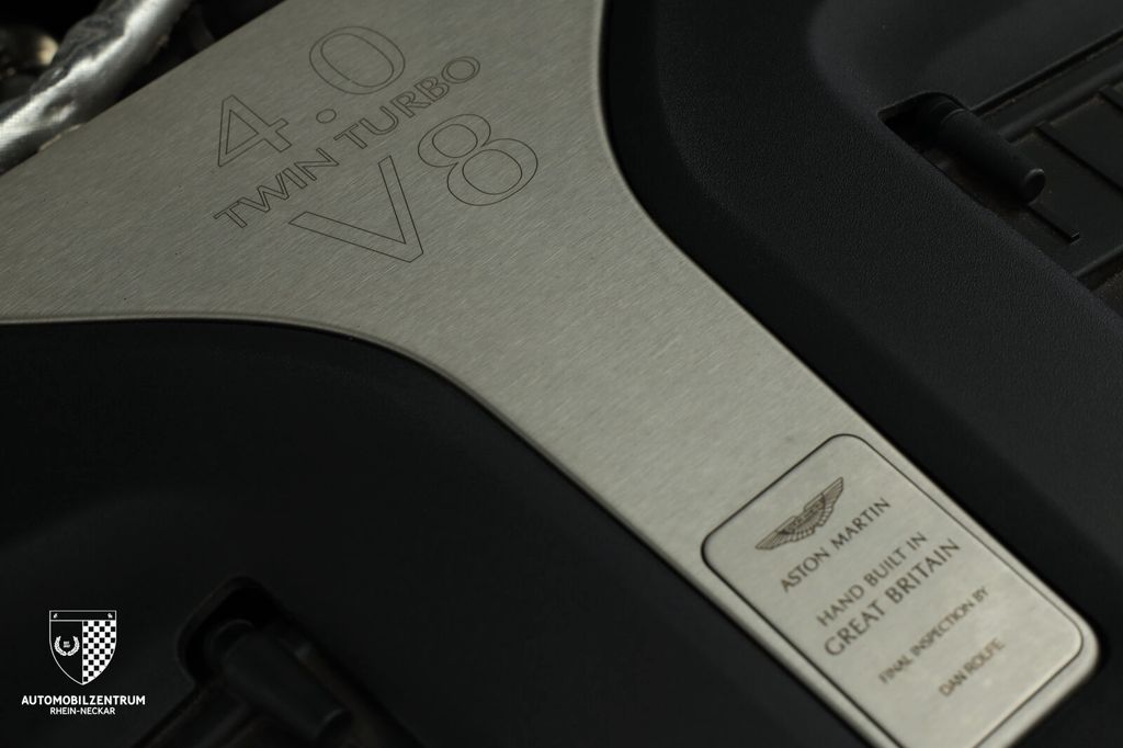 Aston Martin DBX 2024