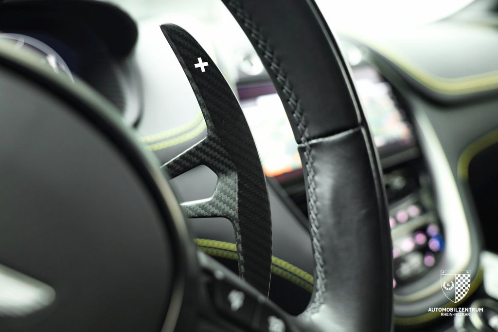 Aston Martin DBX 2024