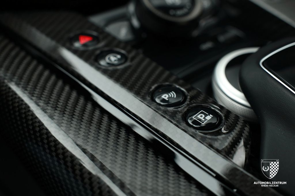 Aston Martin DBX 2024