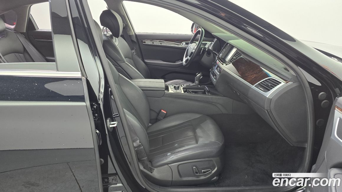 Hyundai Genesis 2015