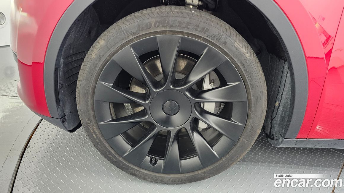 Tesla Model Y 2024