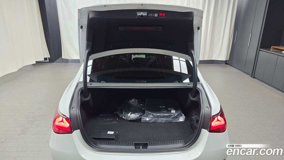 Mercedes-Benz E-Class 2025