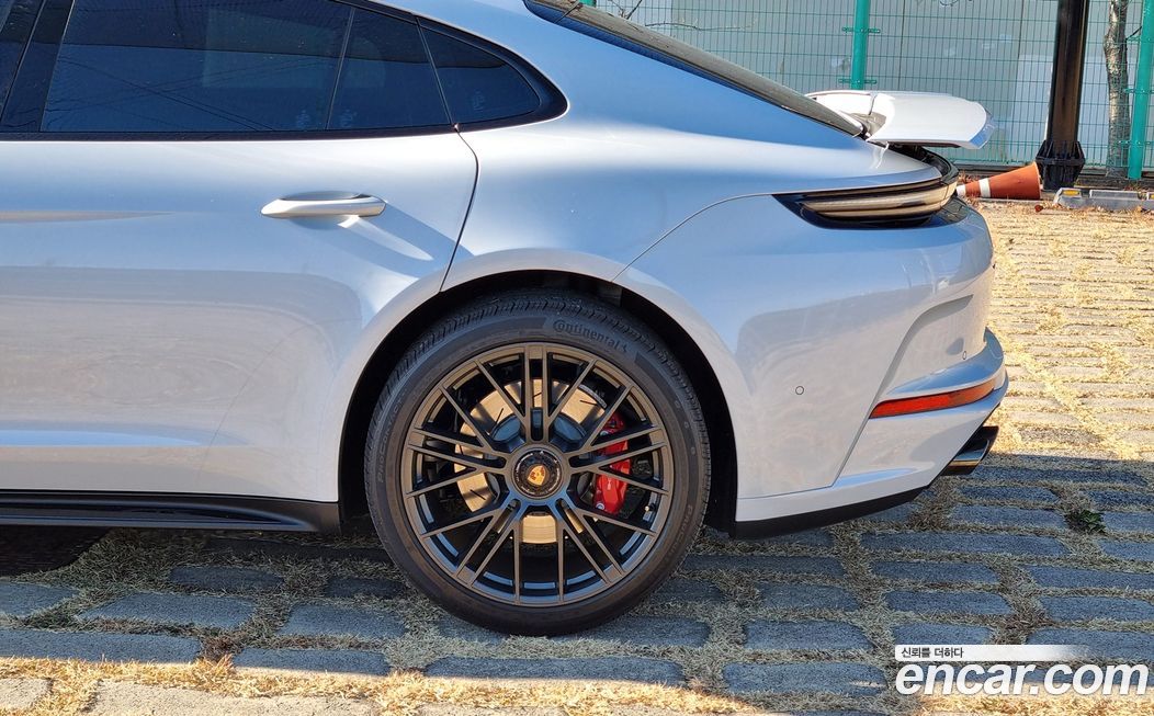 Porsche Panamera 2025