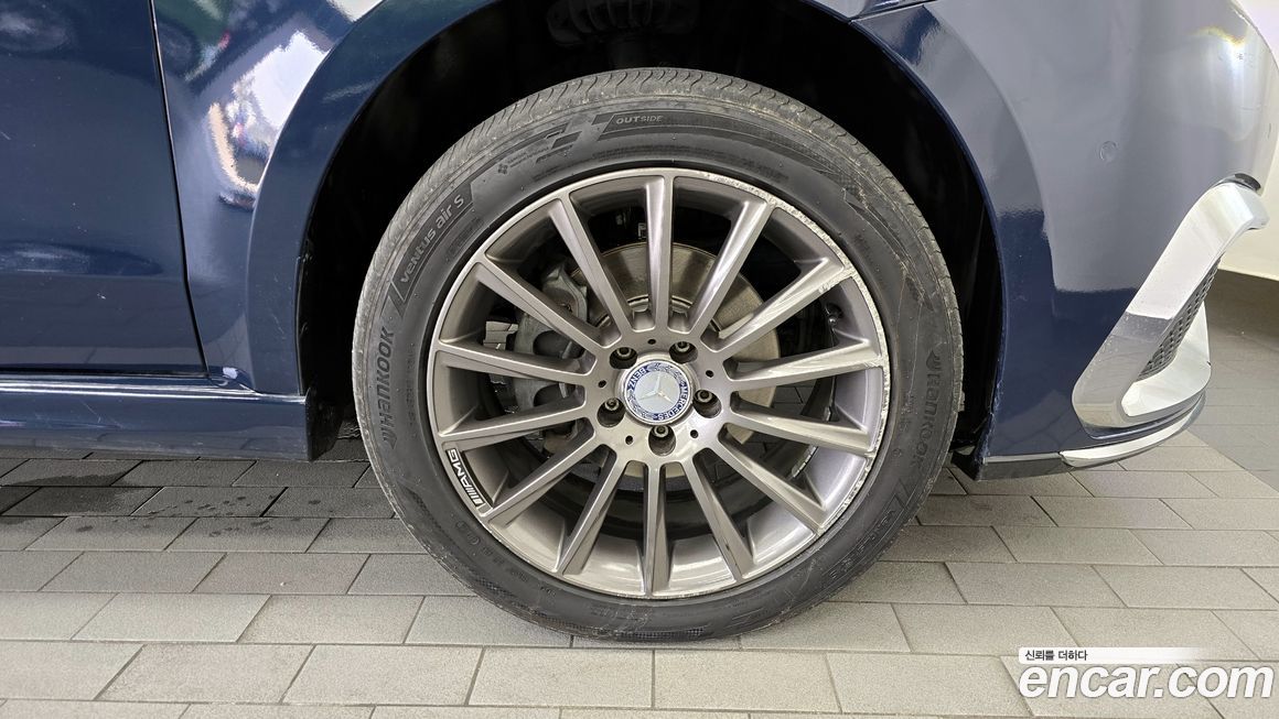 Mercedes-Benz V-Class 2016