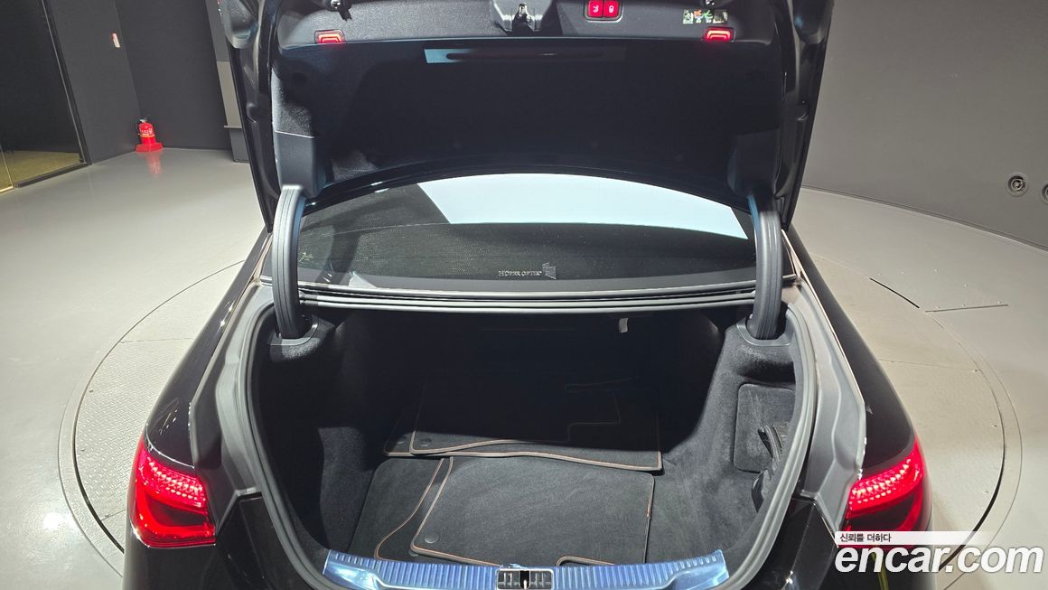 Mercedes-Benz S-Class 2023