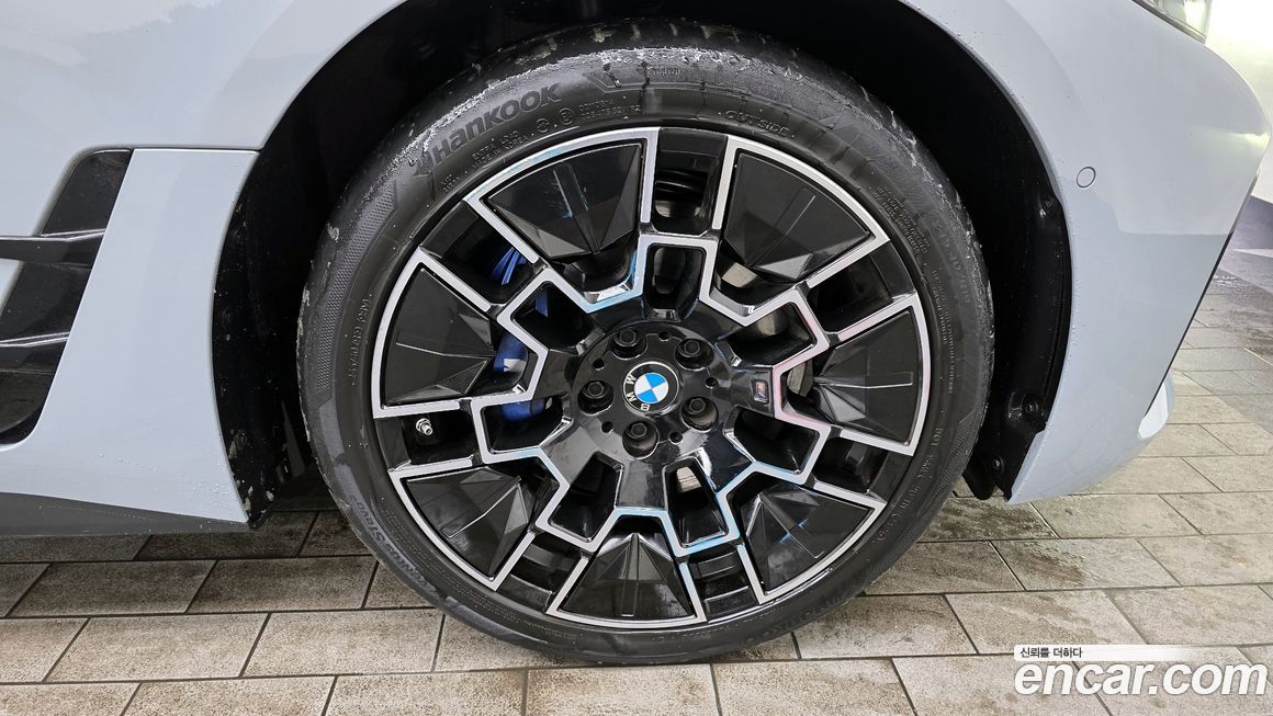 BMW i4 2025
