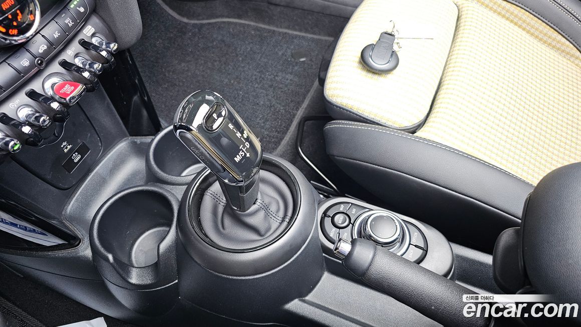 Mini Cooper Convertible 2024