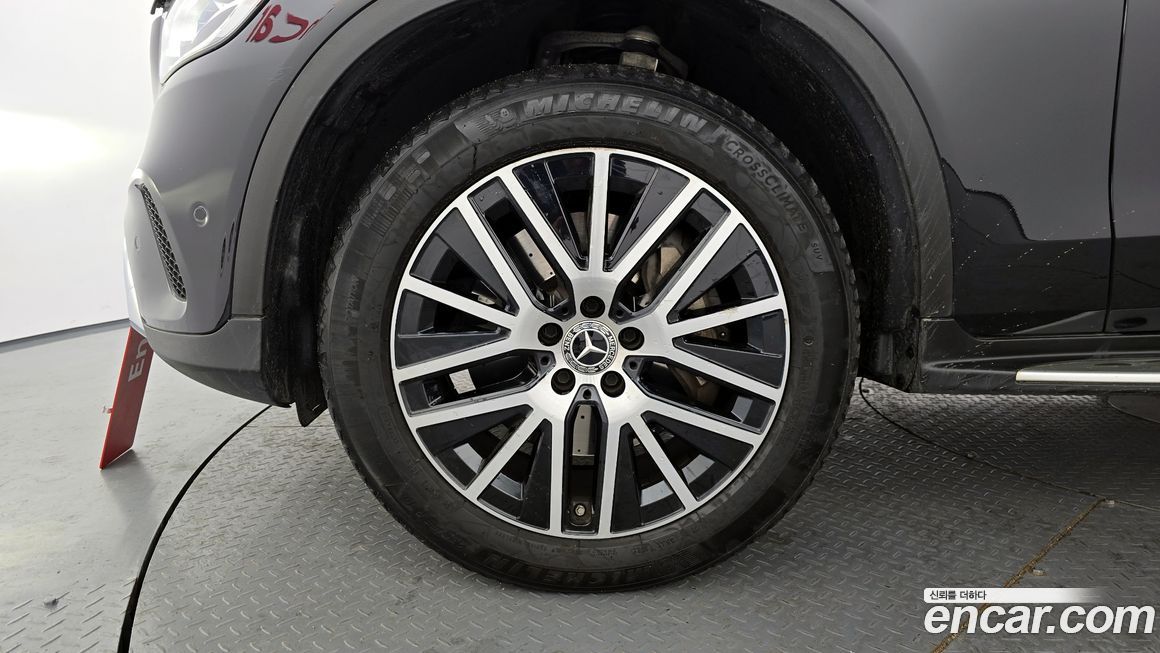 Mercedes-Benz GLC-Class 2021