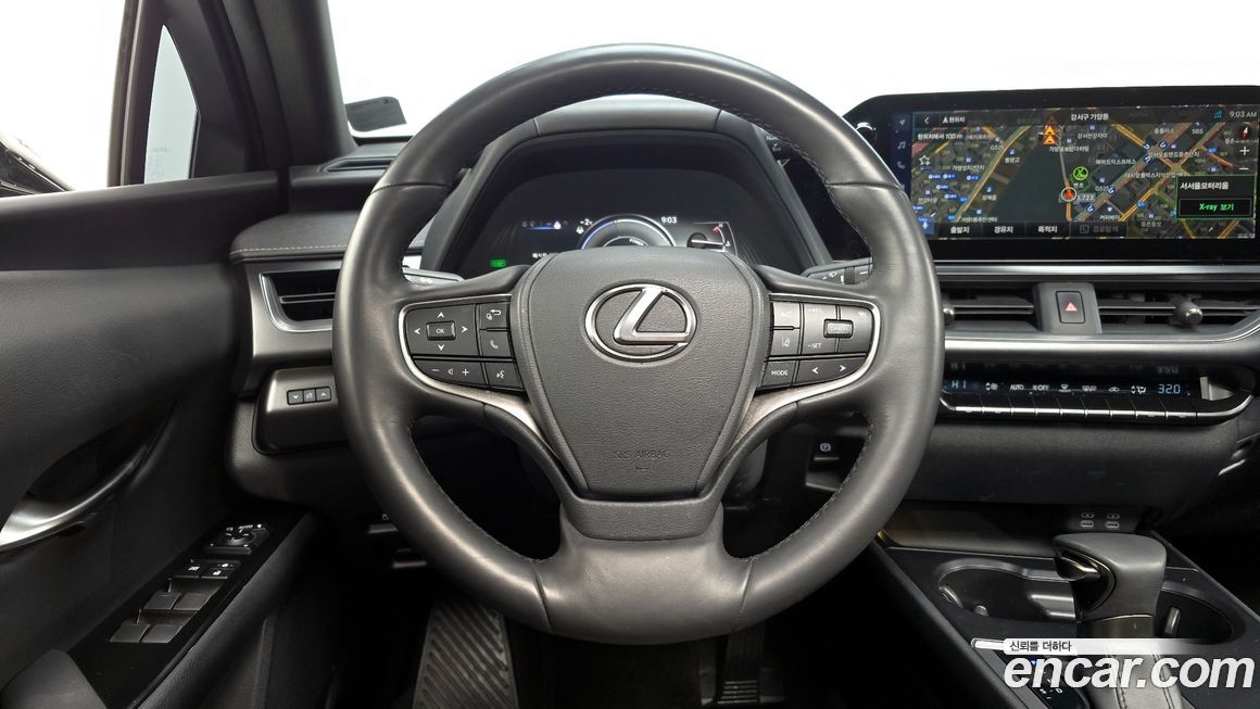Lexus UX 2024