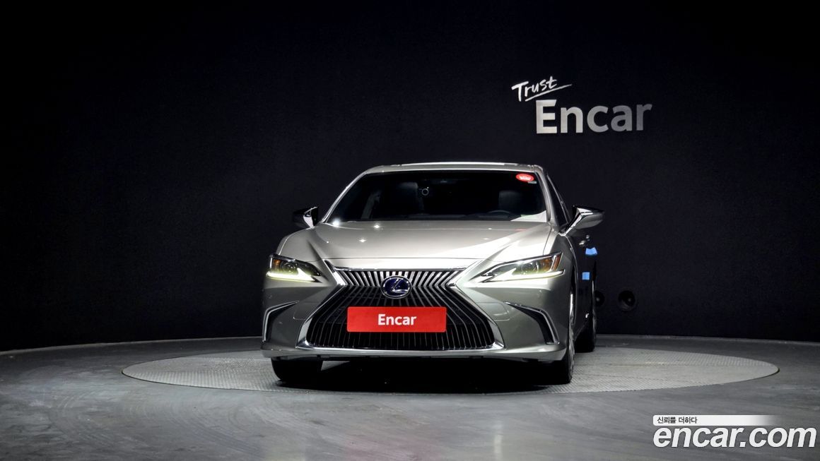Lexus ES 2019