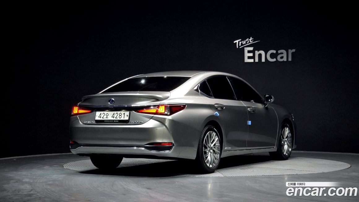 Lexus ES 2019