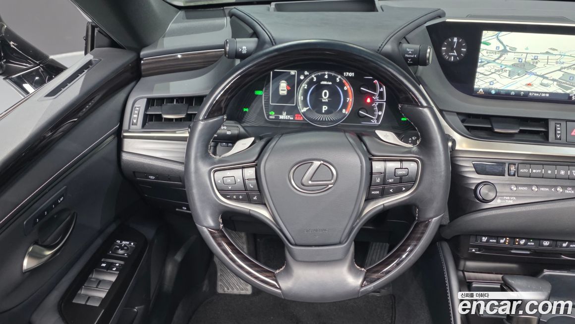 Lexus ES 2019