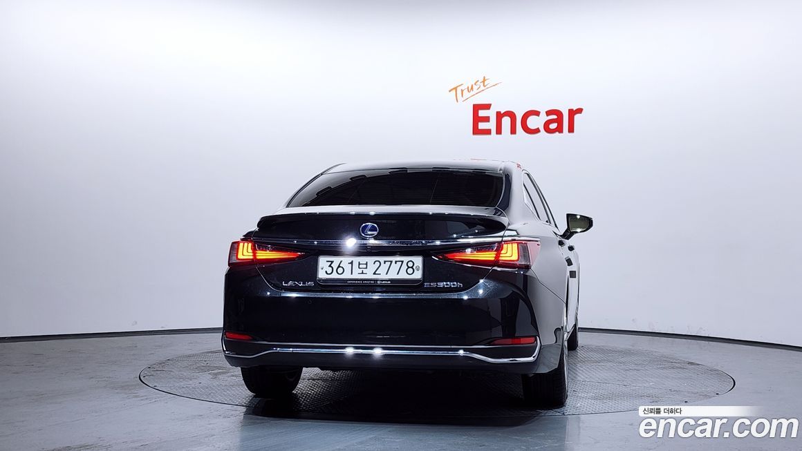 Lexus ES 2022