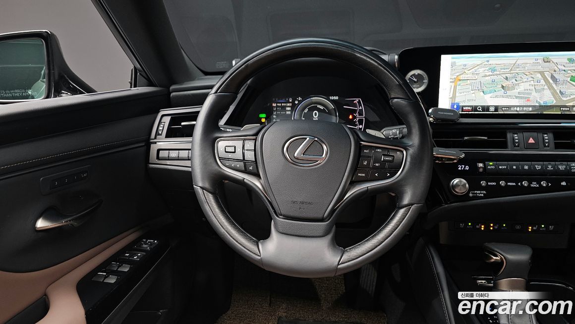 Lexus ES 2025