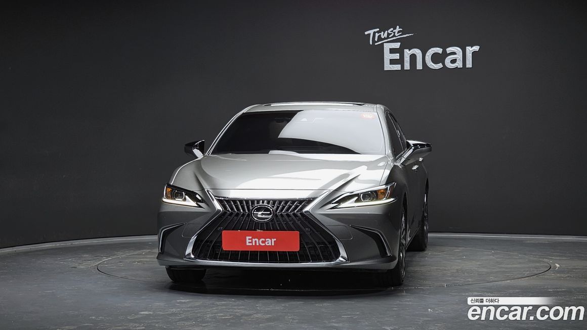 Lexus ES 2025