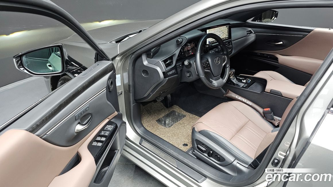 Lexus ES 2025