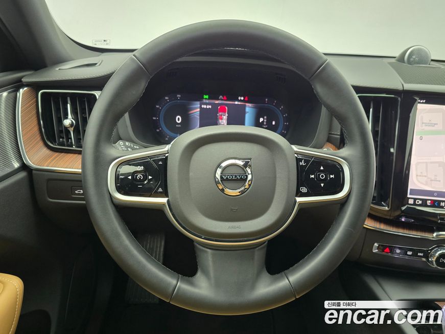 Volvo XC60 2025
