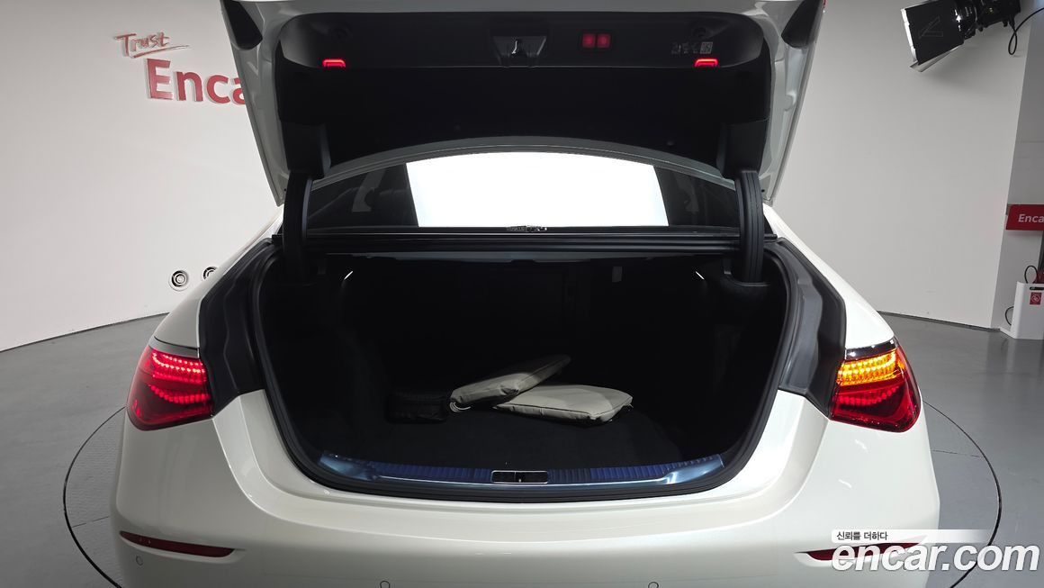 Mercedes-Benz S-Class 2023