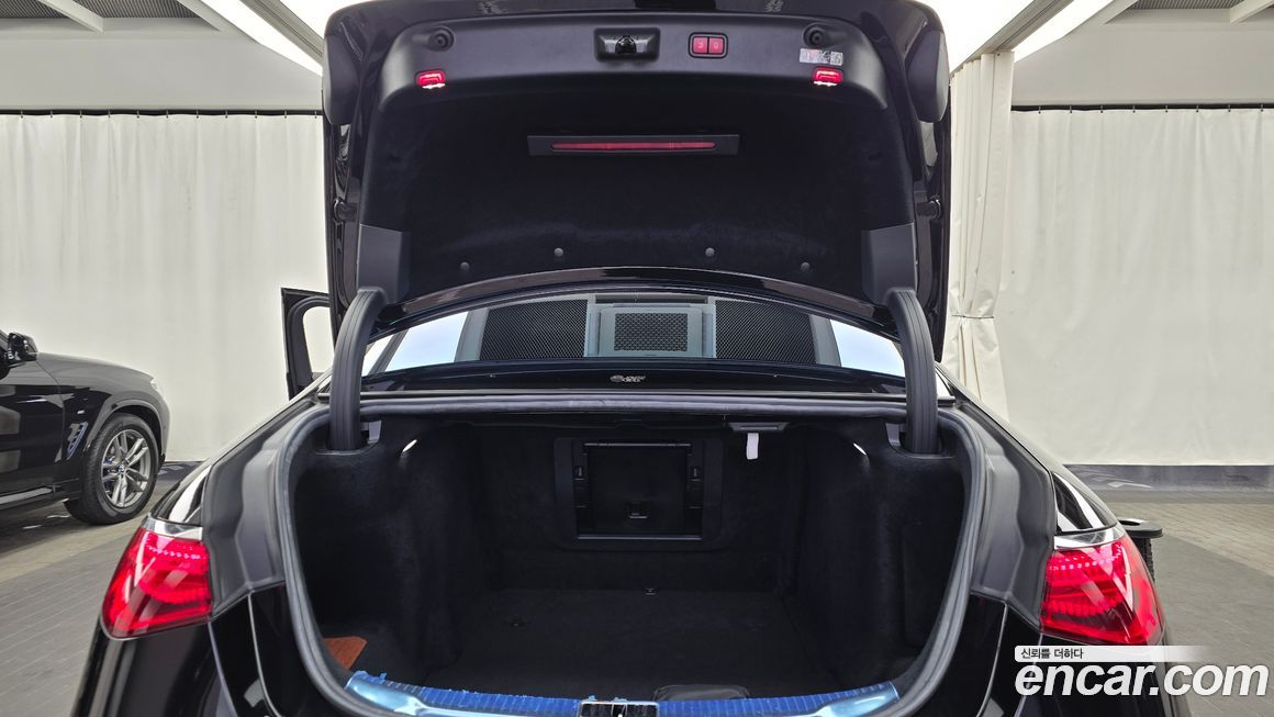 Mercedes-Benz S-Class 2024