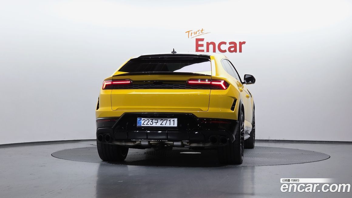 Lamborghini Urus 2025