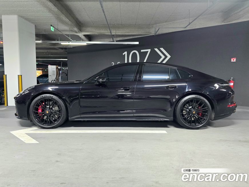 Porsche Panamera 2025