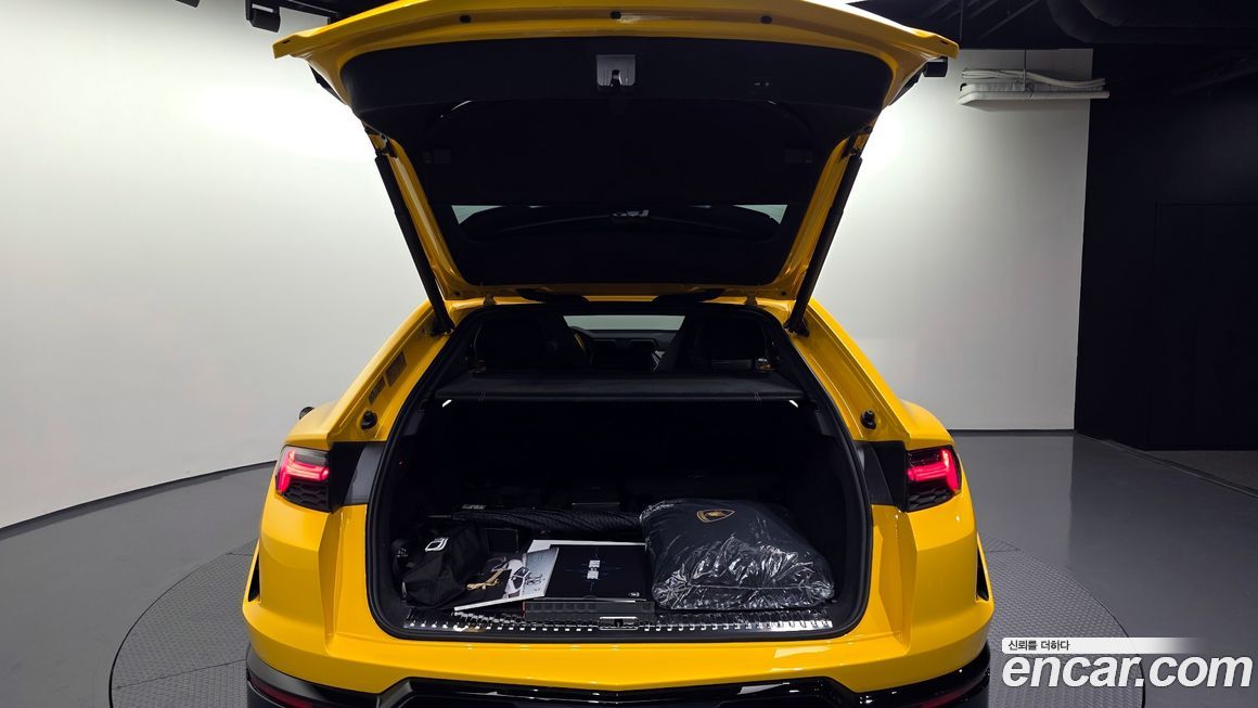 Lamborghini Urus 2025