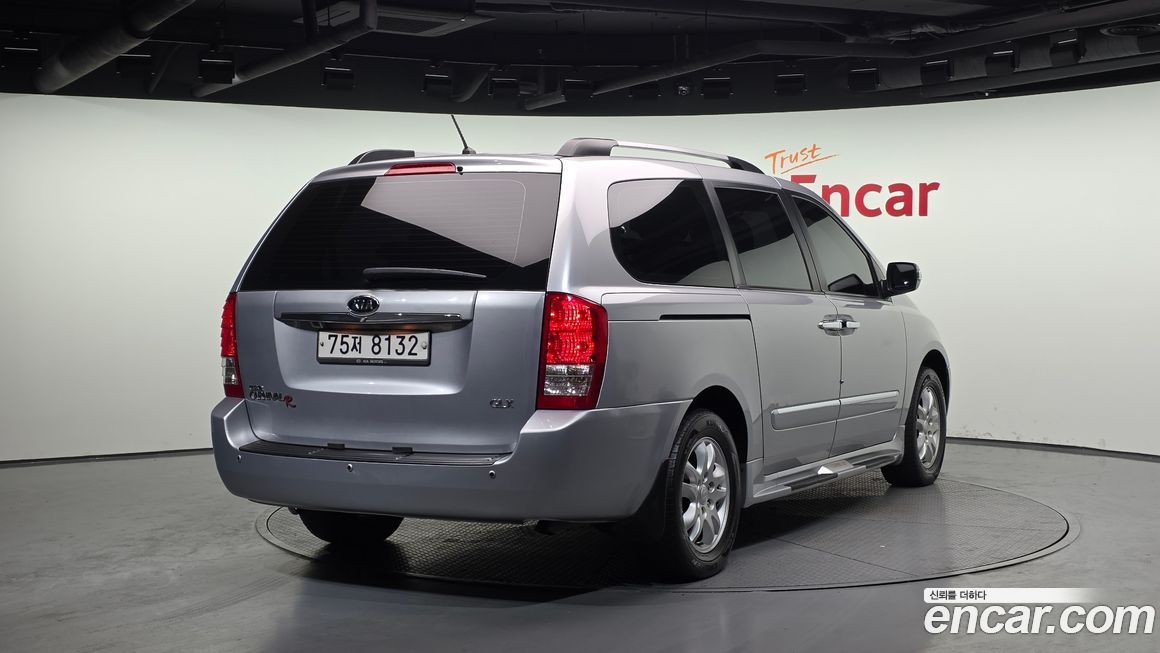 Kia Canival 2011