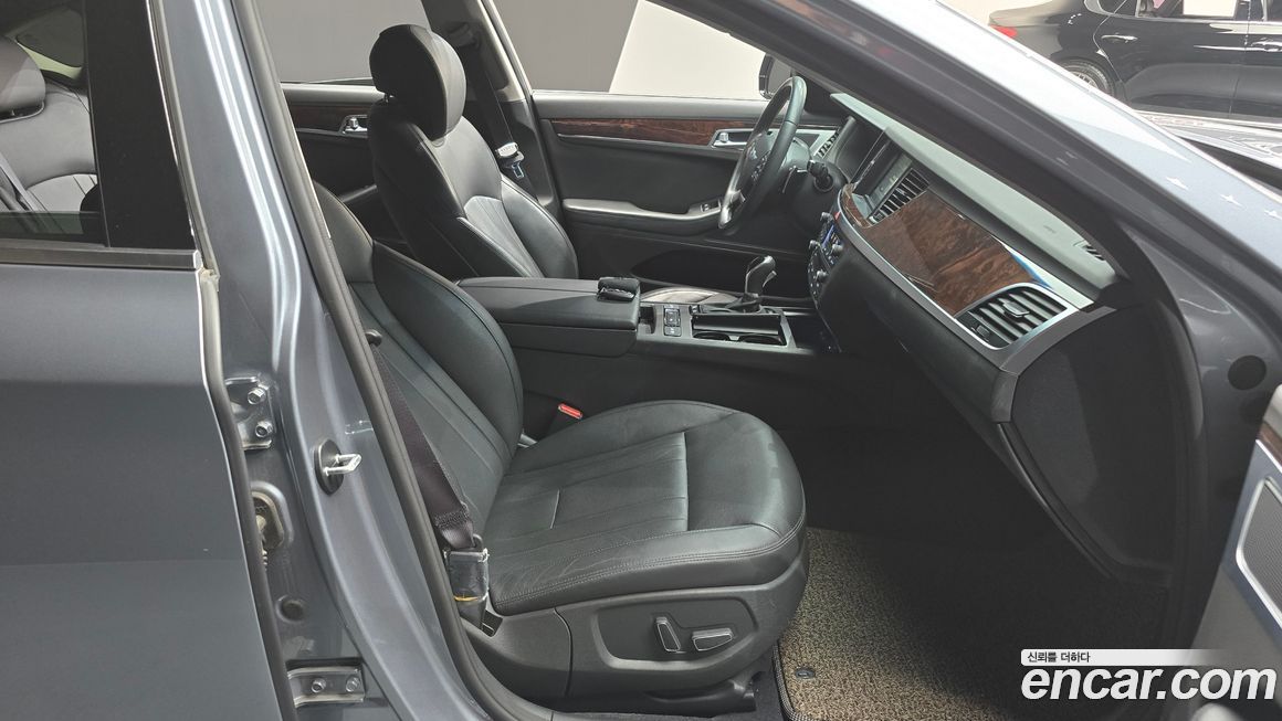 Hyundai Genesis 2016