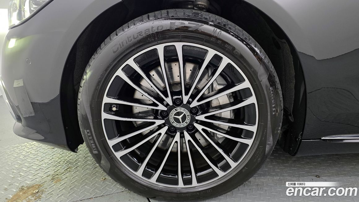 Mercedes-Benz S-Class 2025