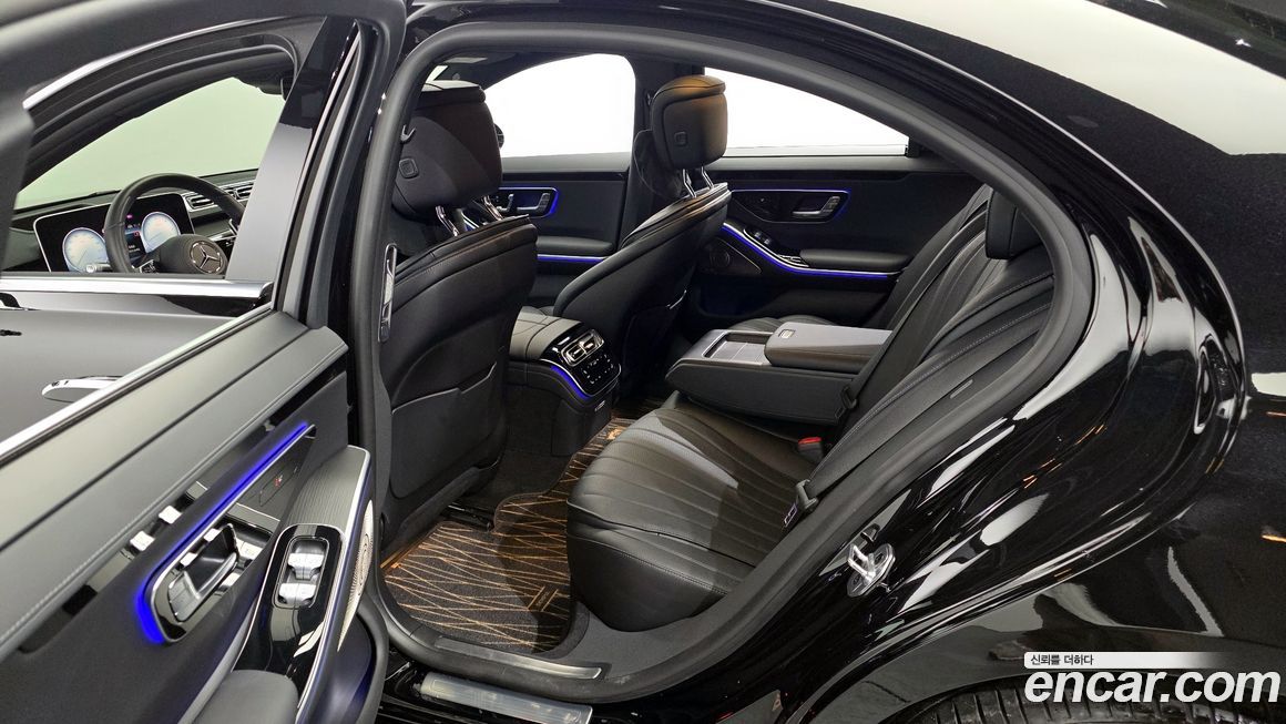 Mercedes-Benz S-Class 2025