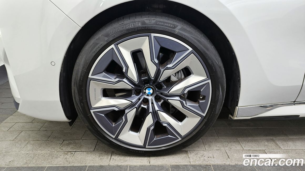 BMW i7 2023
