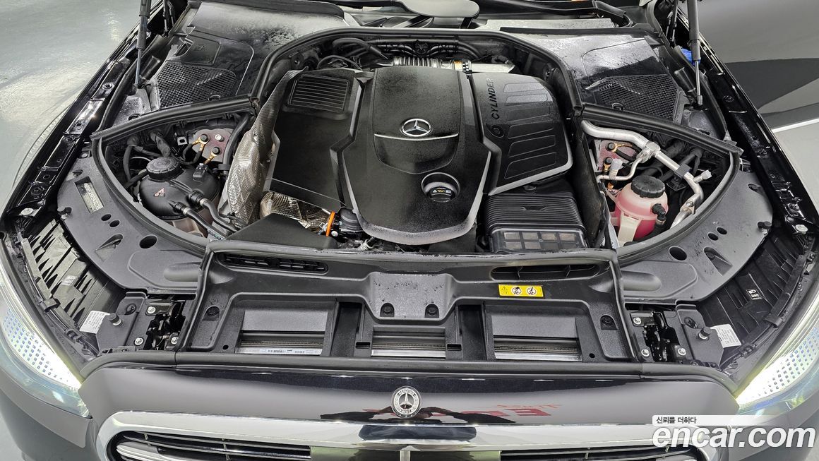 Mercedes-Benz S-Class 2025