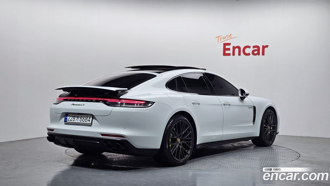Porsche Panamera 2023