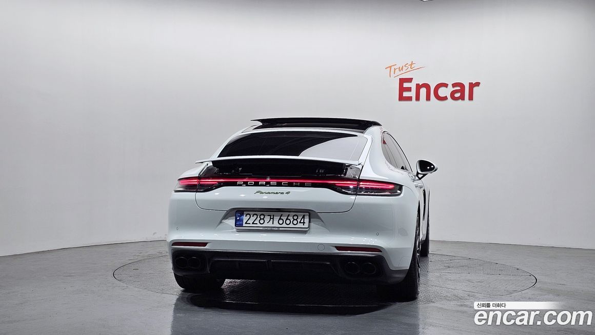 Porsche Panamera 2023