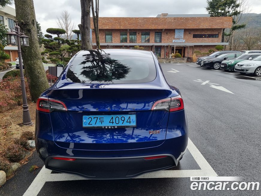 Tesla Model Y 2023