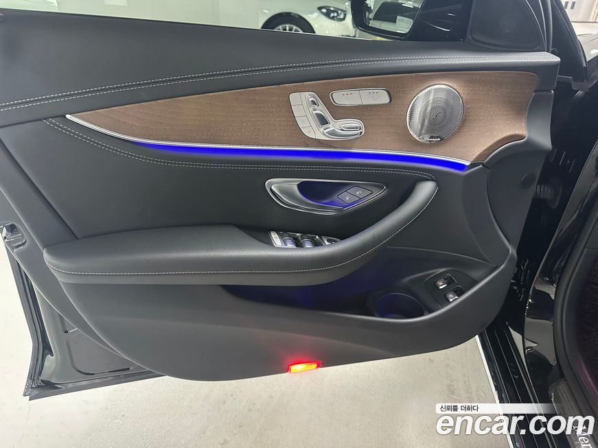 Mercedes-Benz E-Class 2022