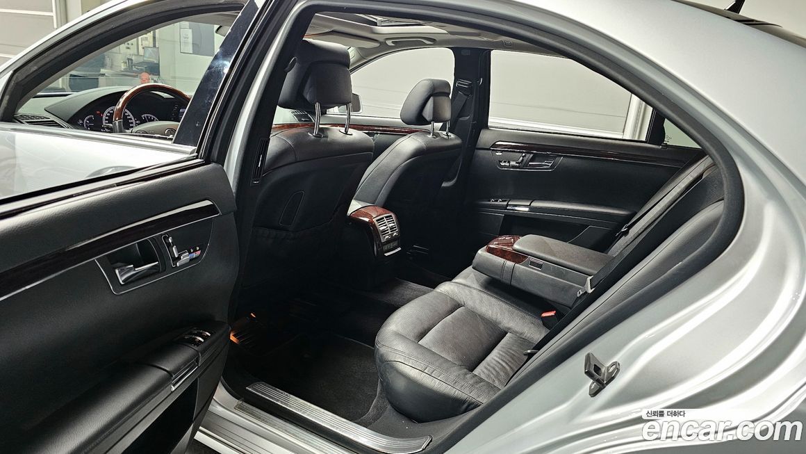 Mercedes-Benz S-Class 2010