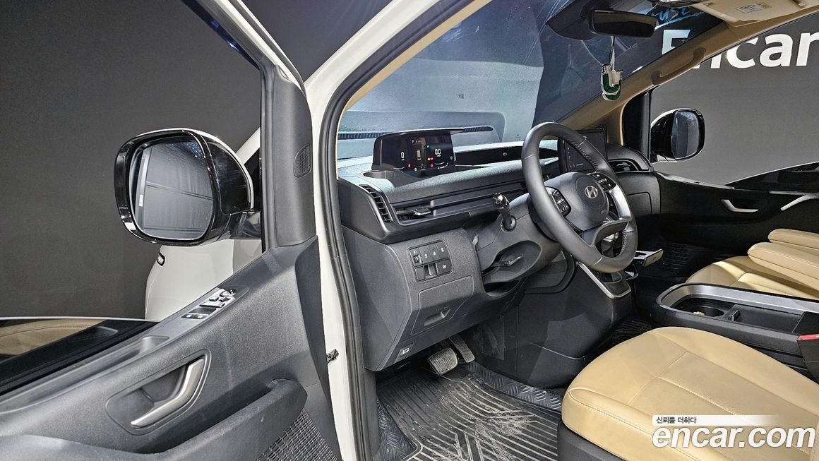 Hyundai Staria 2025