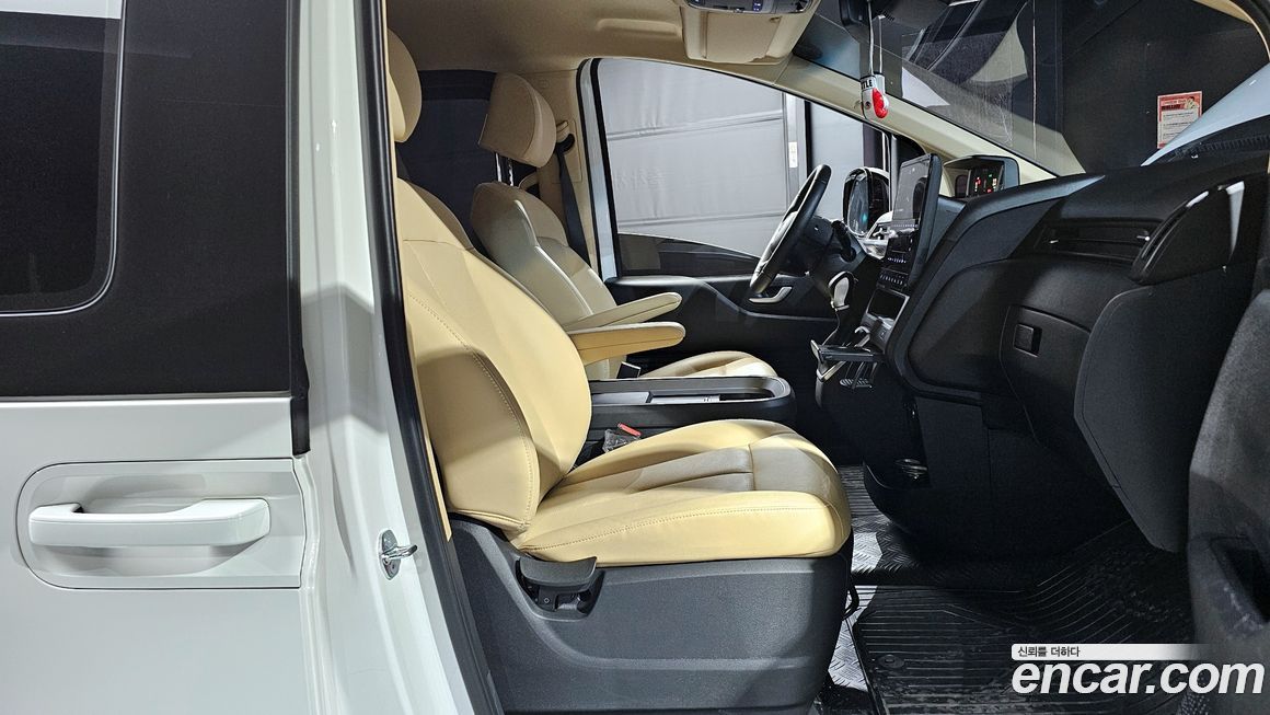 Hyundai Staria 2025
