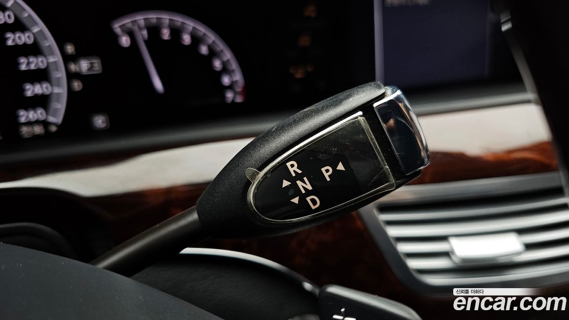 Mercedes-Benz S-Class 2010