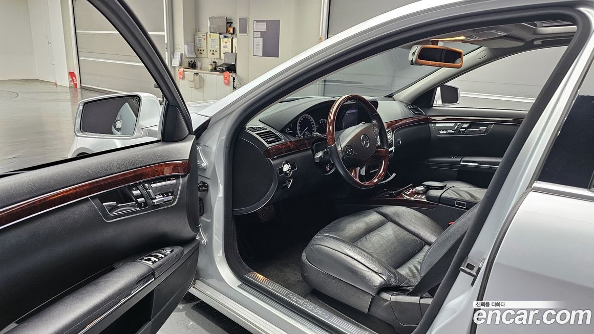 Mercedes-Benz S-Class 2010