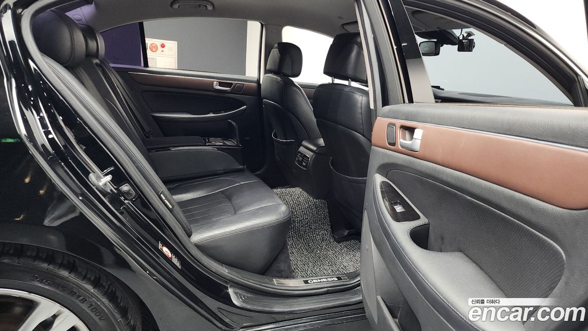 Hyundai Genesis 2012