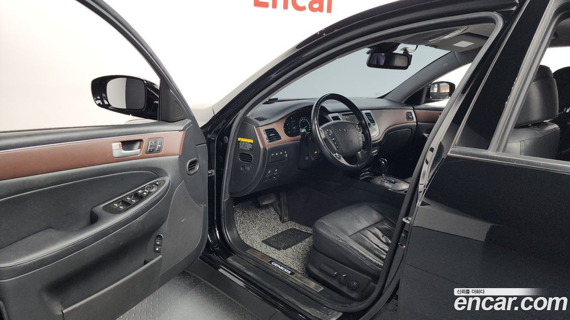 Hyundai Genesis 2012