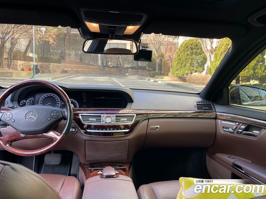 Mercedes-Benz S-Class 2010