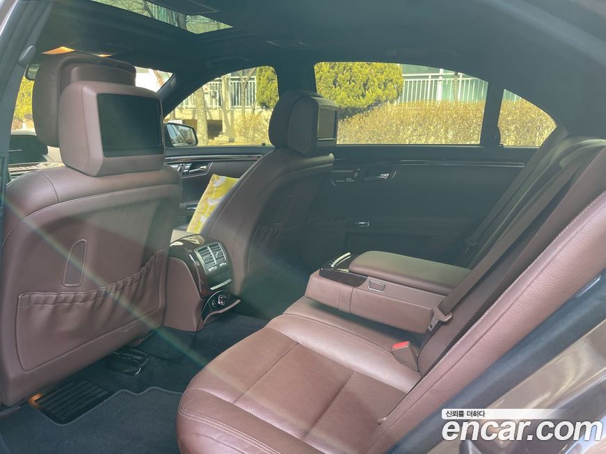 Mercedes-Benz S-Class 2010