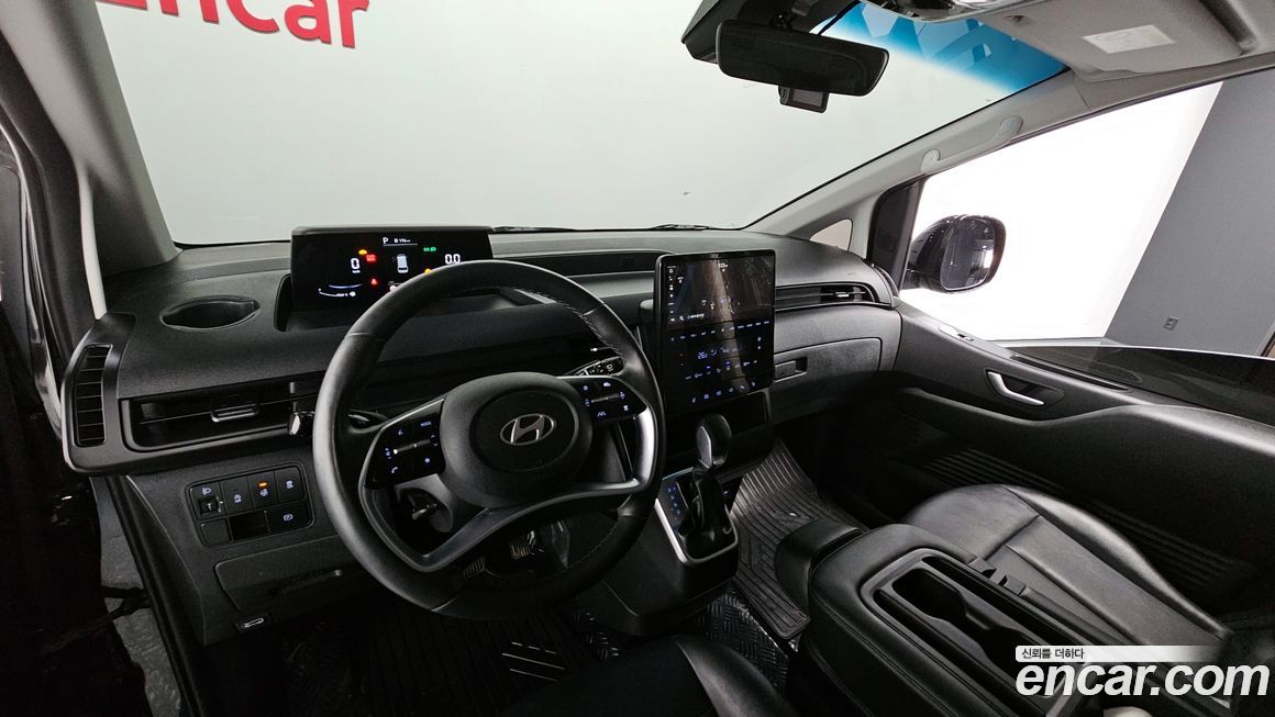 Hyundai Staria 2025
