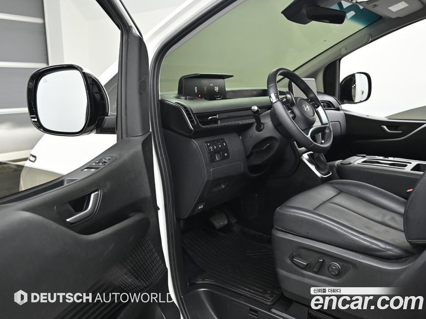 Hyundai Staria 2025