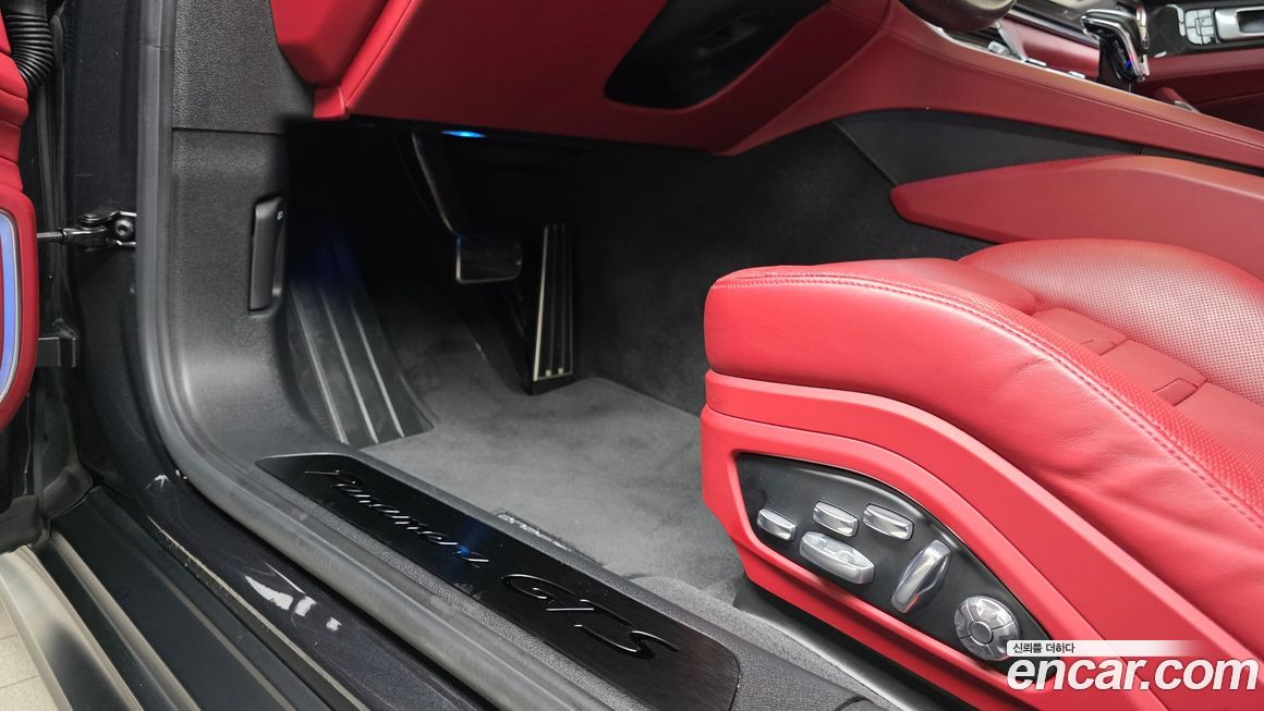 Porsche Panamera 2021