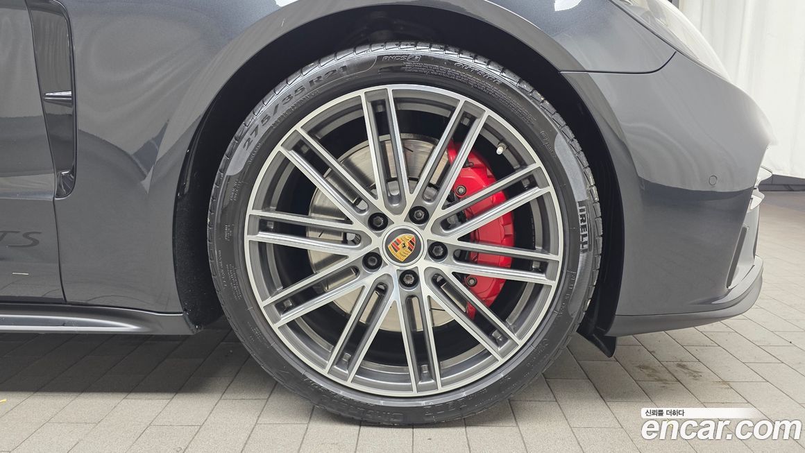 Porsche Panamera 2021